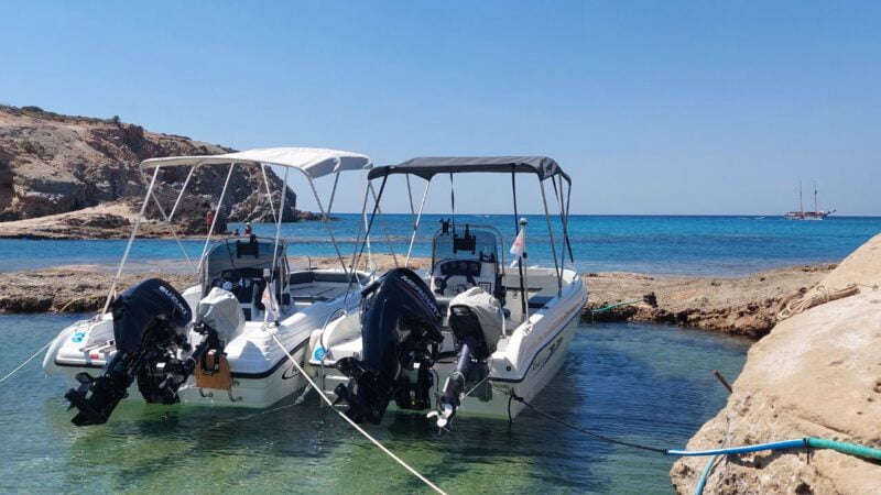 Rent a boat in Milos and visit Kleftiko. Online boat bookings in Milos